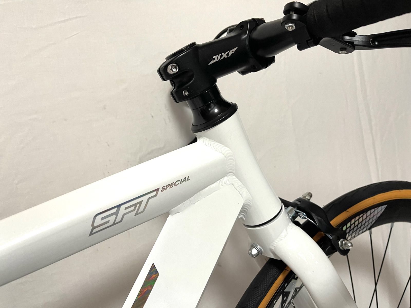 新品・未使用JIXFピストバイクFIXED GEARホワイトフロントブレーキ付 新品・未使用】送料無料 JIXF ピストバイクFIXED GEAR（死飛）AT-7 SFT