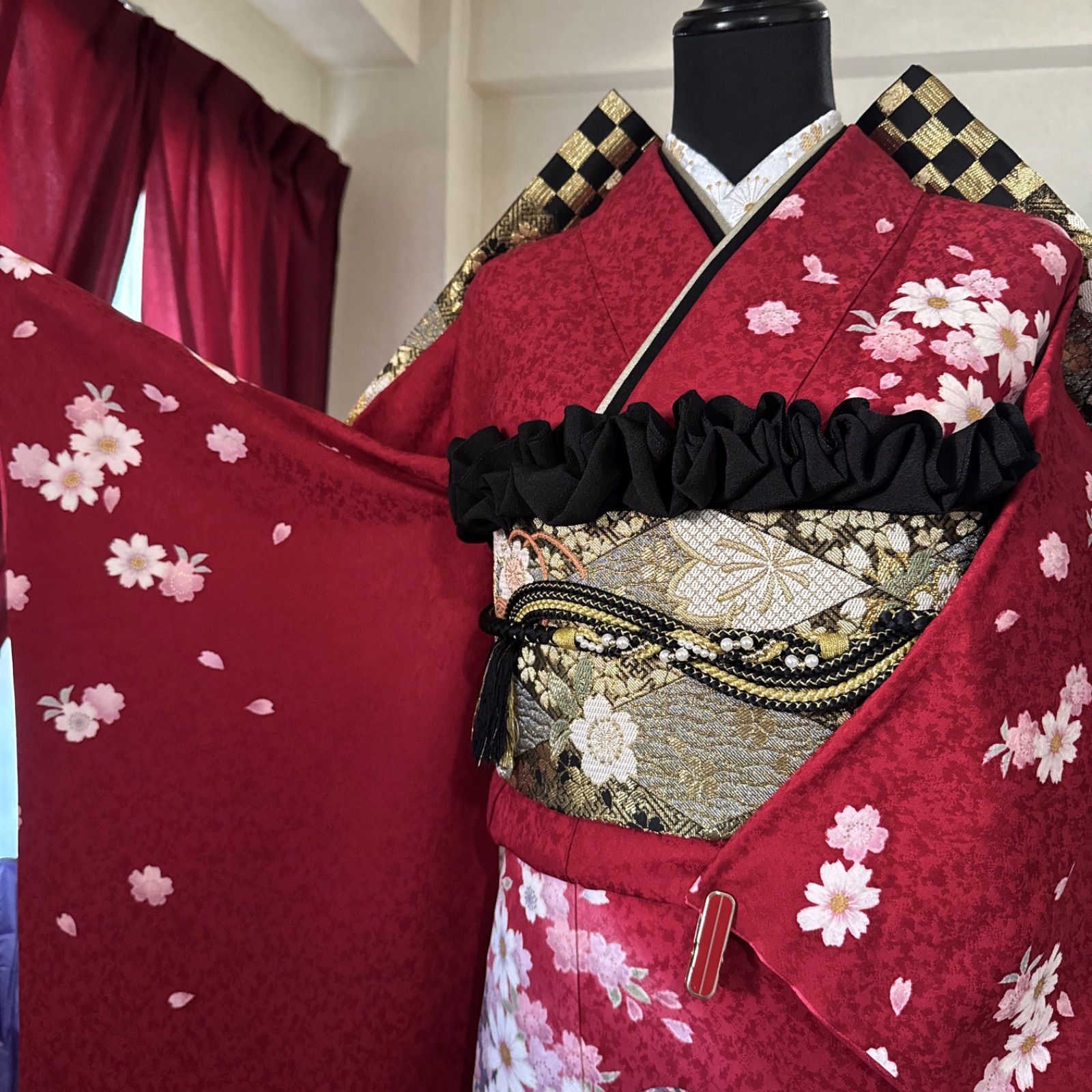 振袖正絹フルセット‼️豪華絢爛紺地×紫 手毬桜金彩金糸刺繍貴賓溢れてる⭐︎ご令嬢振袖 振袖正絹フルセット‼️豪華絢爛紺地×紫 手毬桜金彩金糸刺繍貴賓溢れ