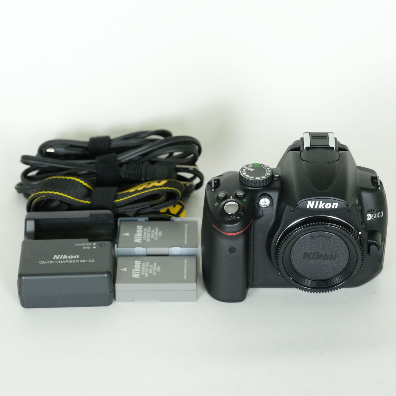 良品 | シャッター数3,269回] Nikon D5000 ボディ | ニコンFマウント