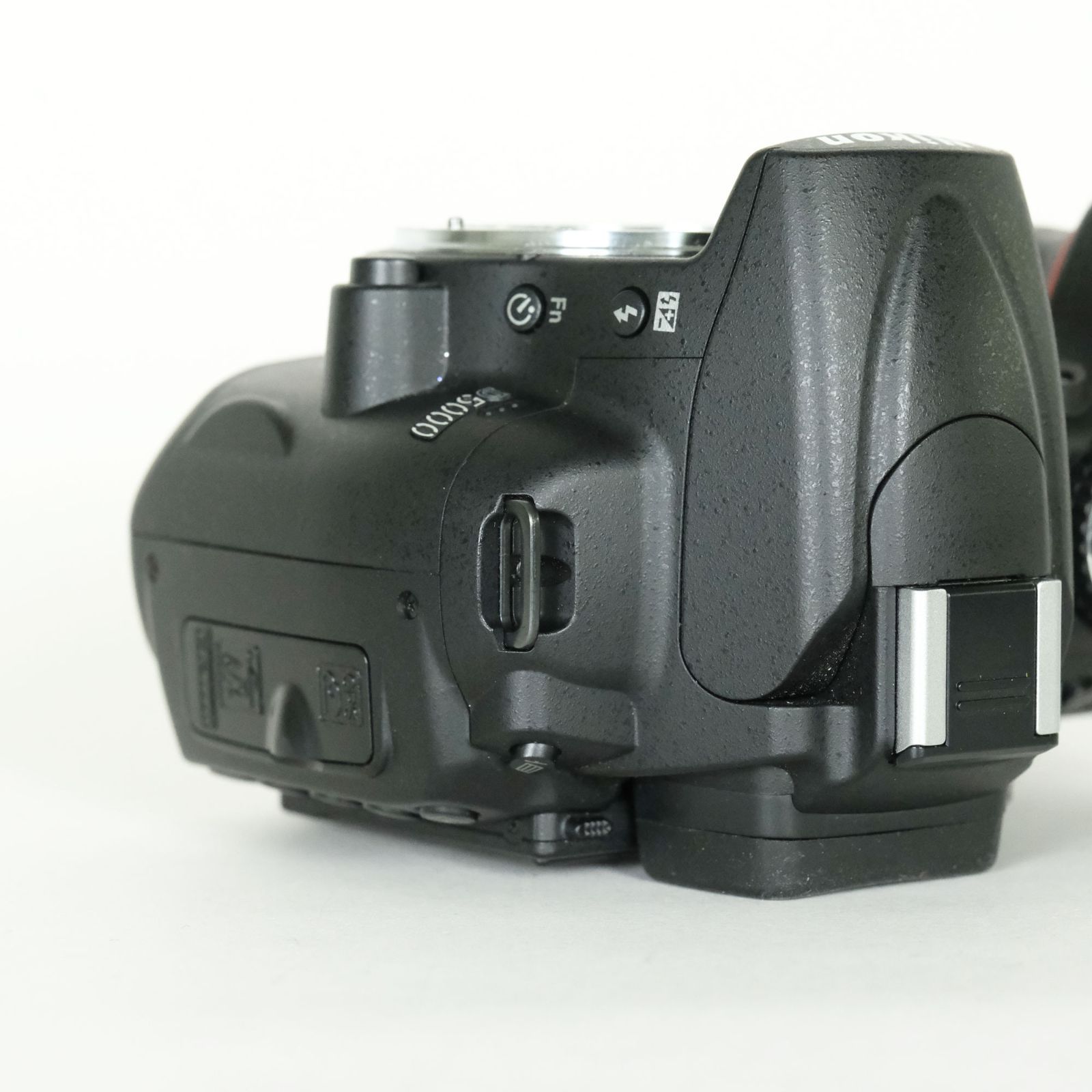 良品 | シャッター数3,269回] Nikon D5000 ボディ | ニコンFマウント