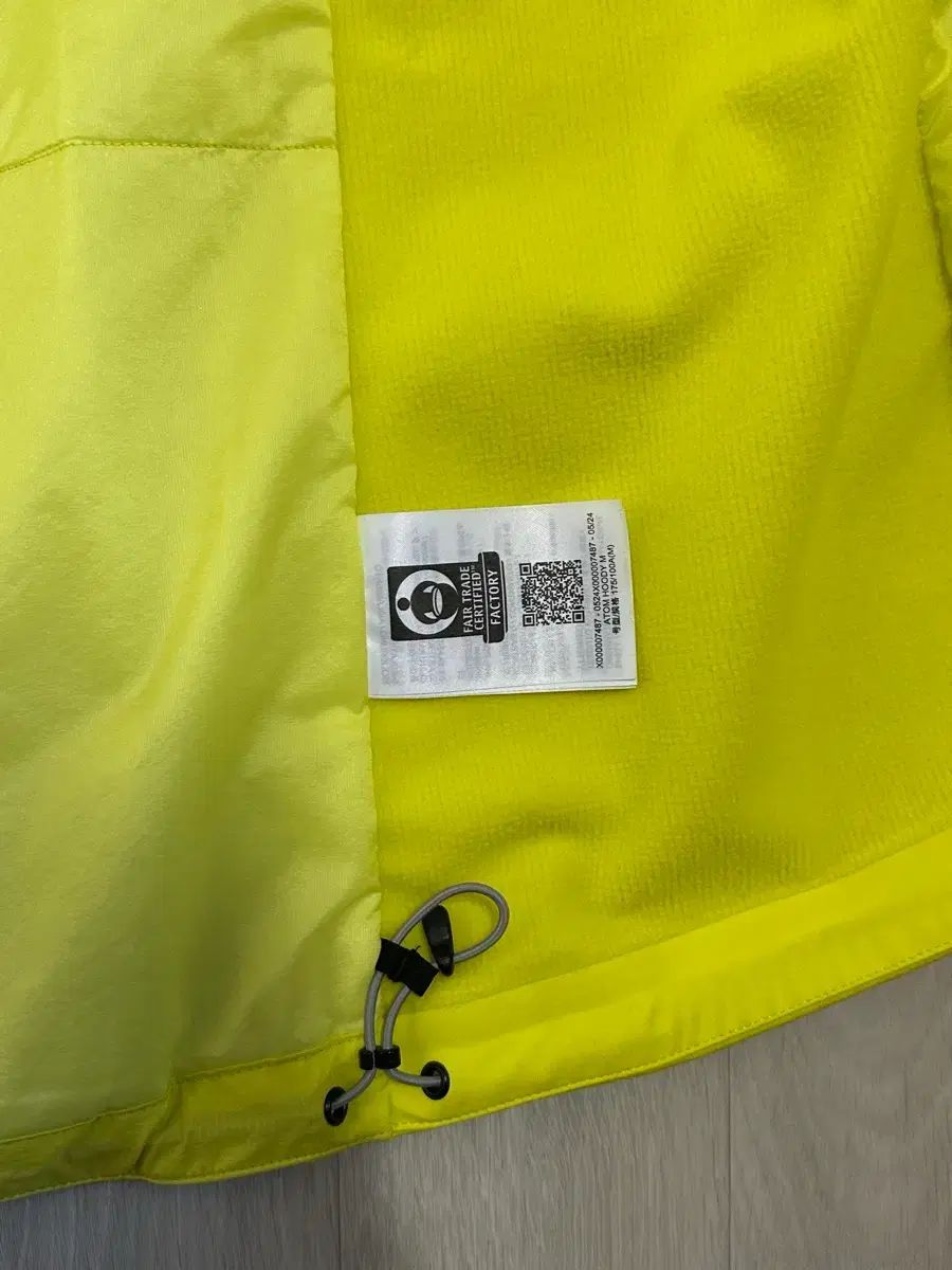  M アークテリクス アトム フーディ WHO UPOPHORIA その他 アウター