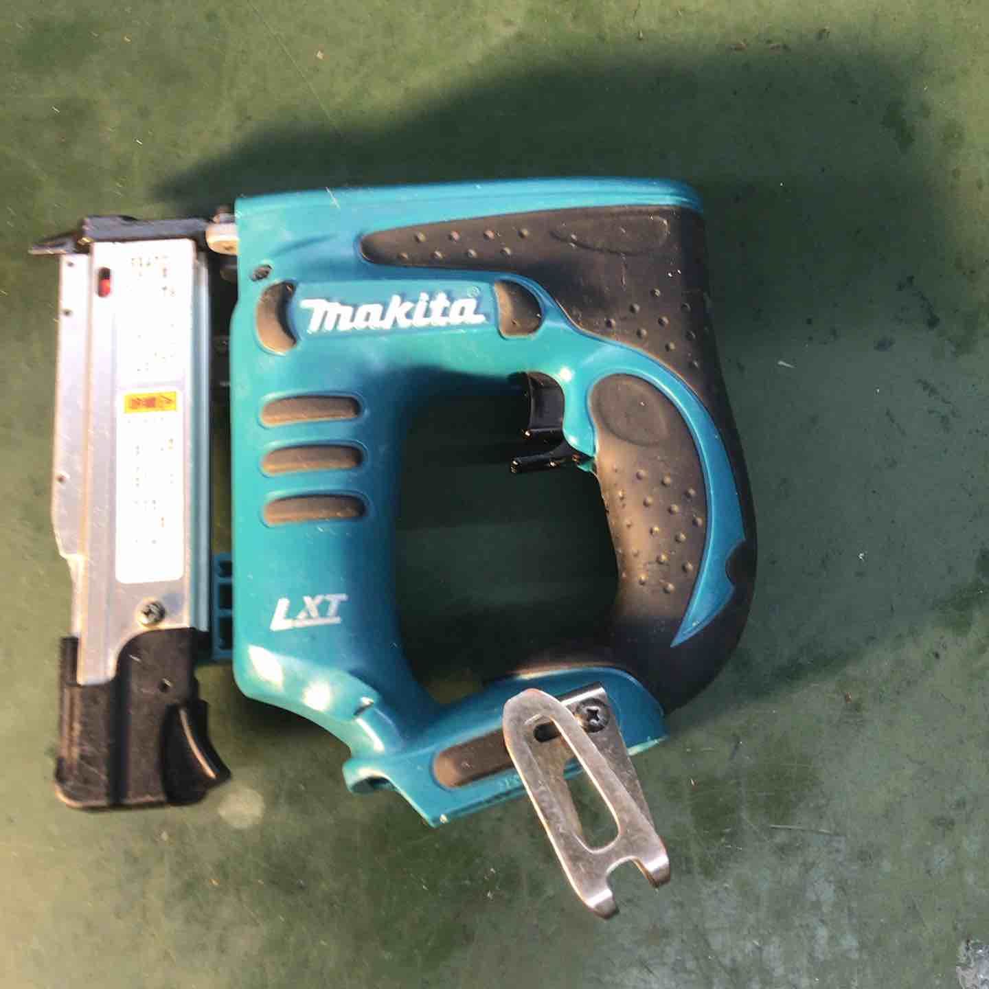 マキタ makita 18 Vコードレスピンタッカ PT 351 DZ 本体のみ