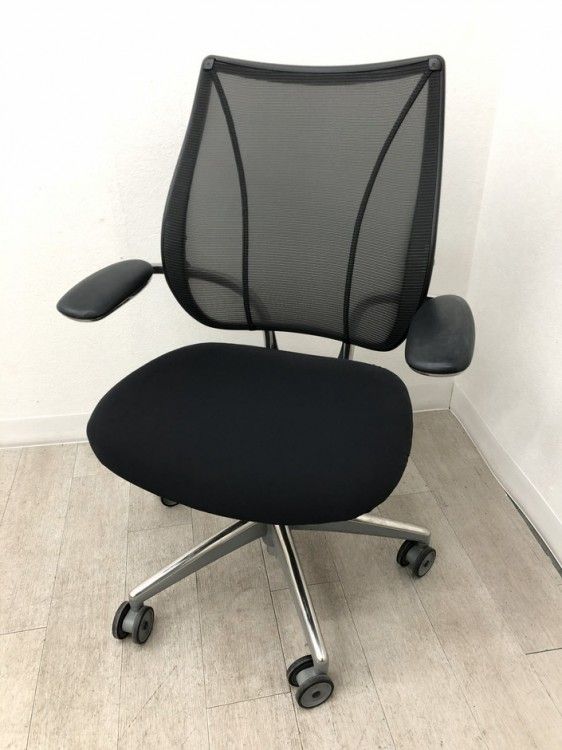 品 ヒューマンスケール 固定肘付リバティチェア ブラック