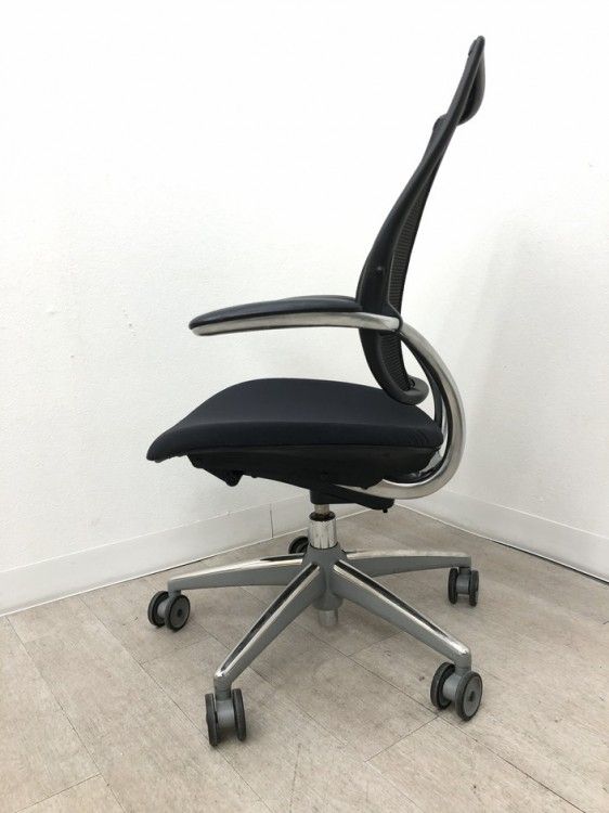  品 ヒューマンスケール 固定肘付リバティチェア ブラック 肩こり対策椅子 オフィスチェア ワークチェア 椅子 チェア