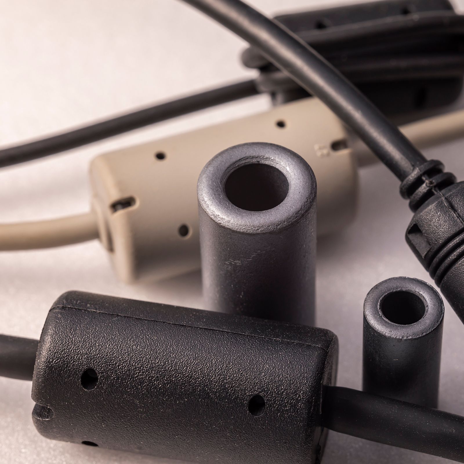 uxcell 電子機器・産業用フェライトフィルターリングコア RFI/E M I