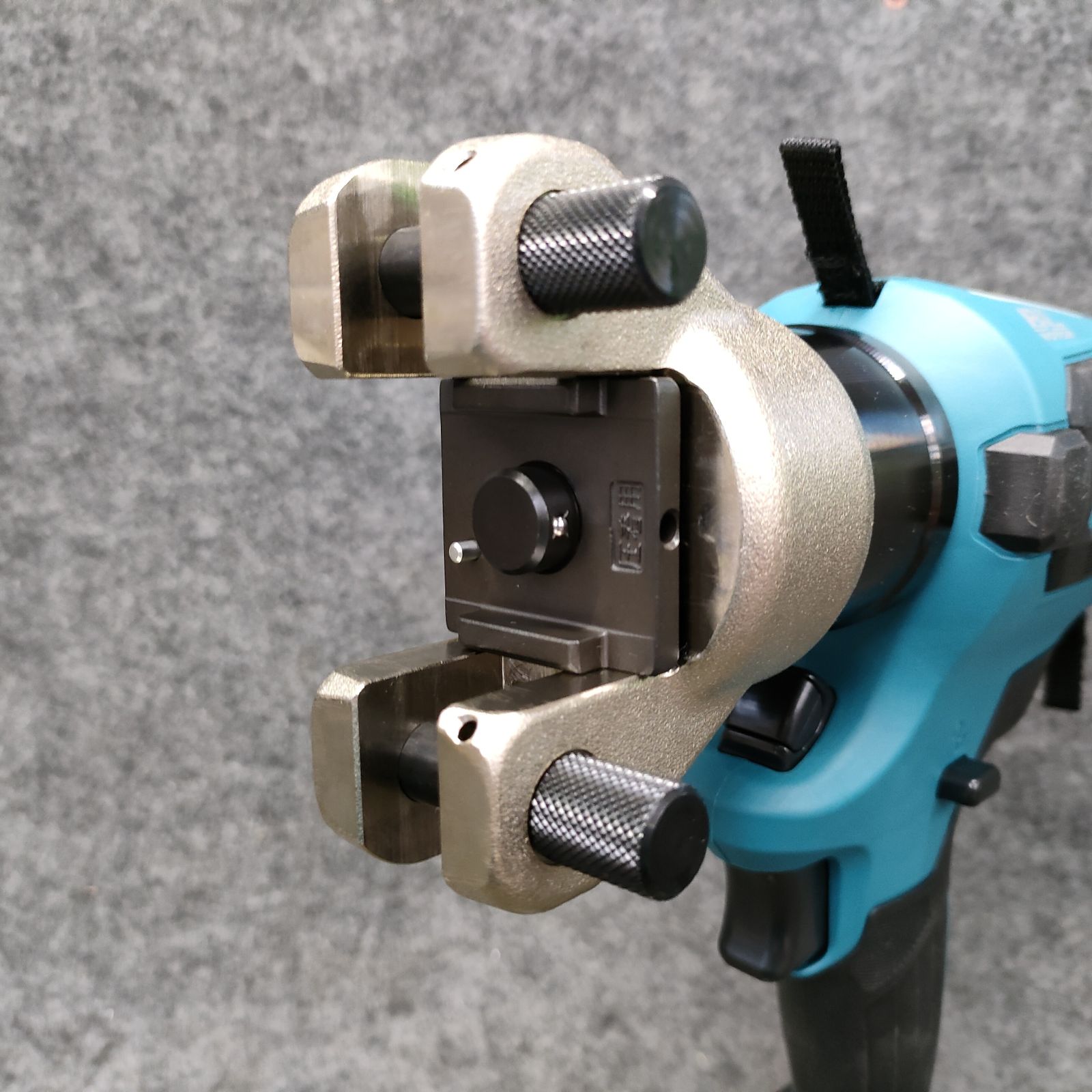 コードレス圧着機