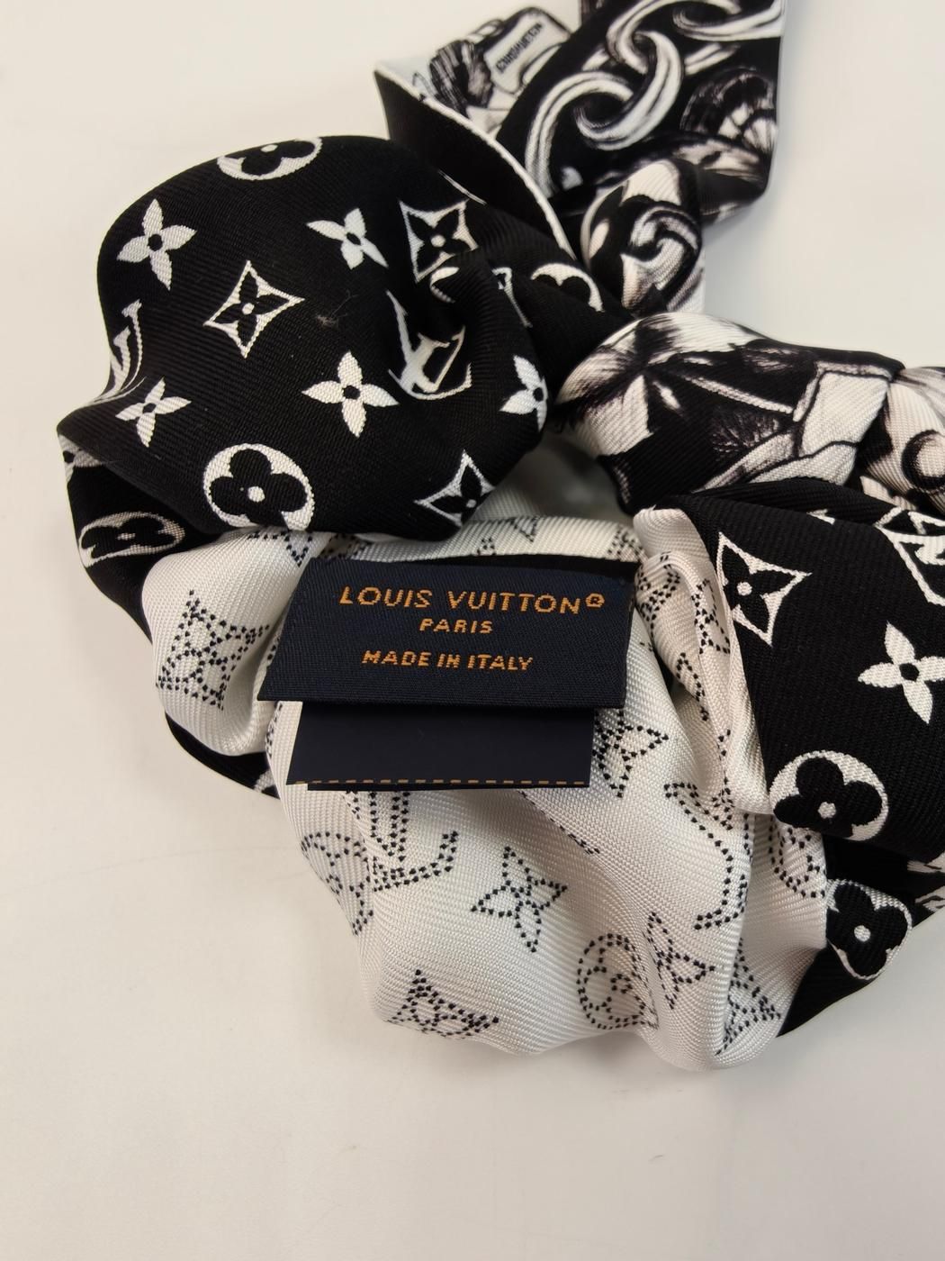 LOUIS VUITTON ルイヴィトン ブルーミング モノグラム シュシュ