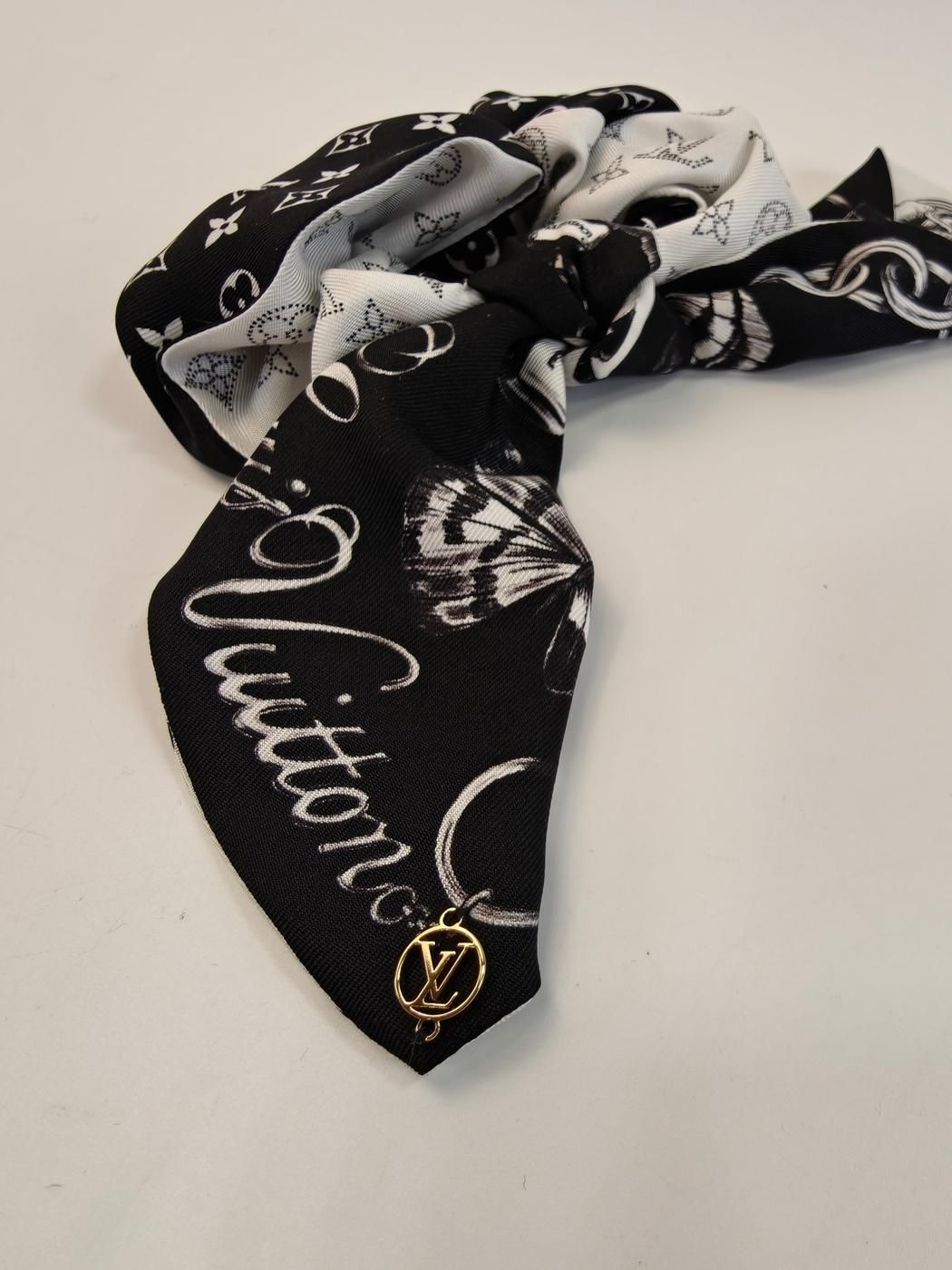 LOUIS VUITTON ルイヴィトン ブルーミング モノグラム シュシュ