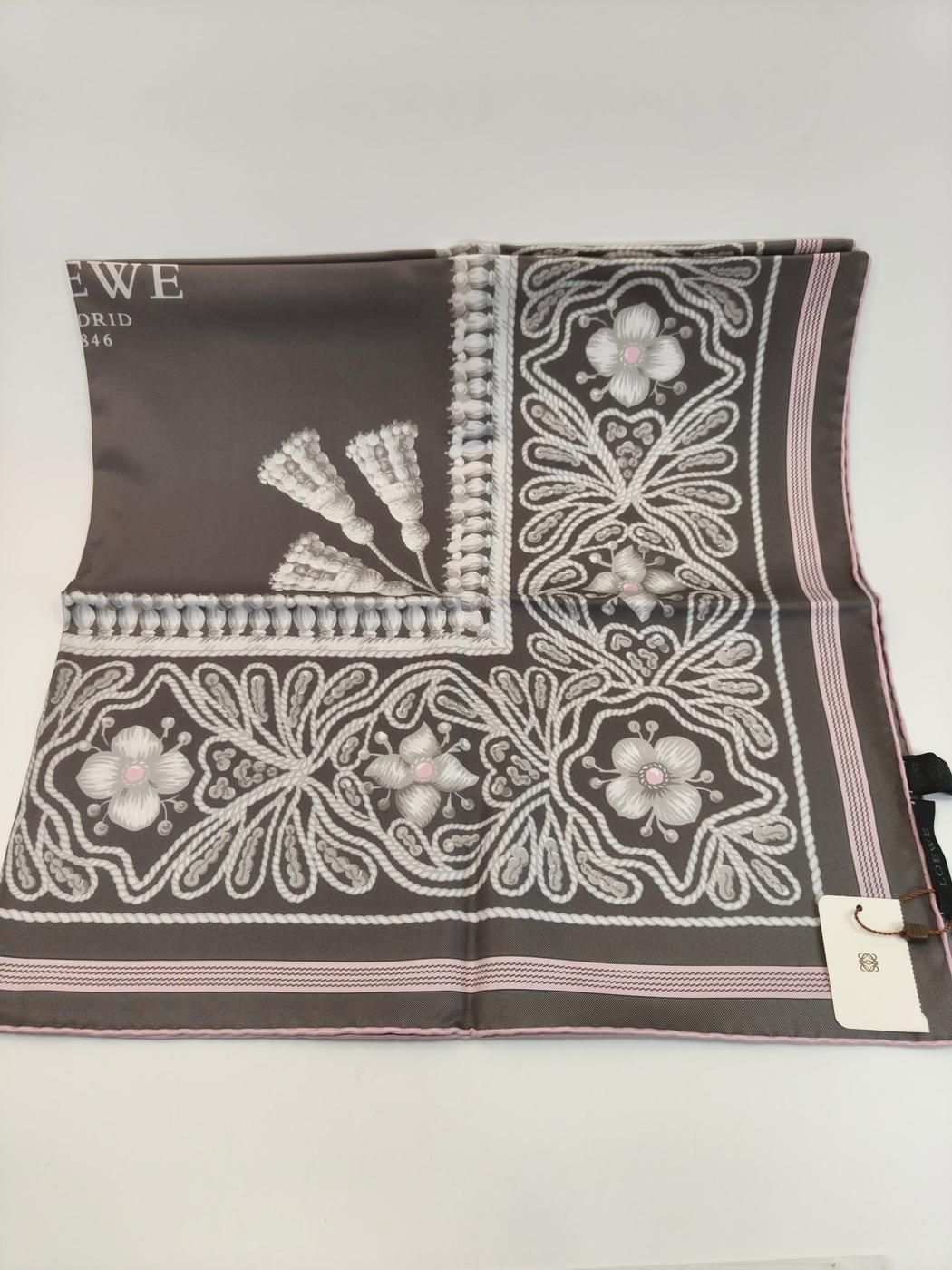 LOEWE ロエベ シルク スカーフ グレー×ピンク 管理番号：10876 - メルカリ