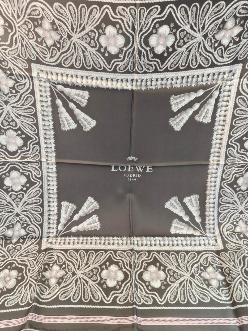 LOEWE ロエベ シルク スカーフ グレー×ピンク 管理番号：10876 - メルカリ