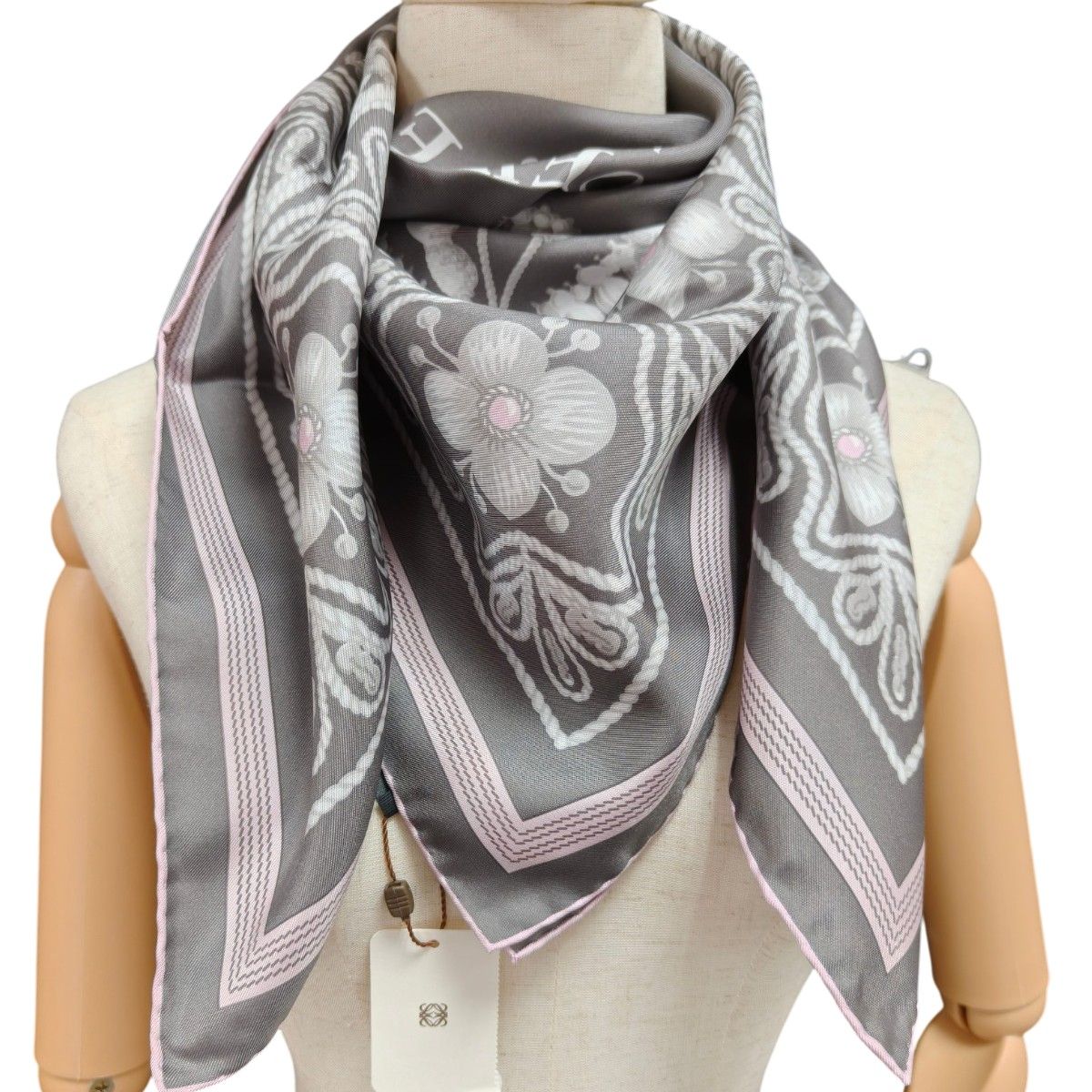 LOEWE ロエベ シルク スカーフ グレー×ピンク 管理番号：10876 - メルカリ