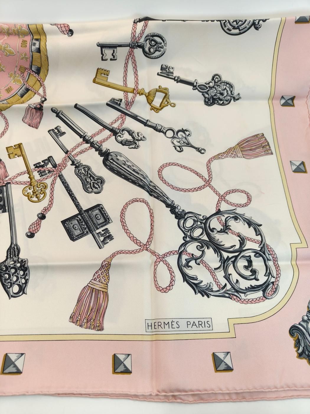 HERMES エルメス カレ90 LES CLES 鍵柄 シルク スカーフ ピンク 管理