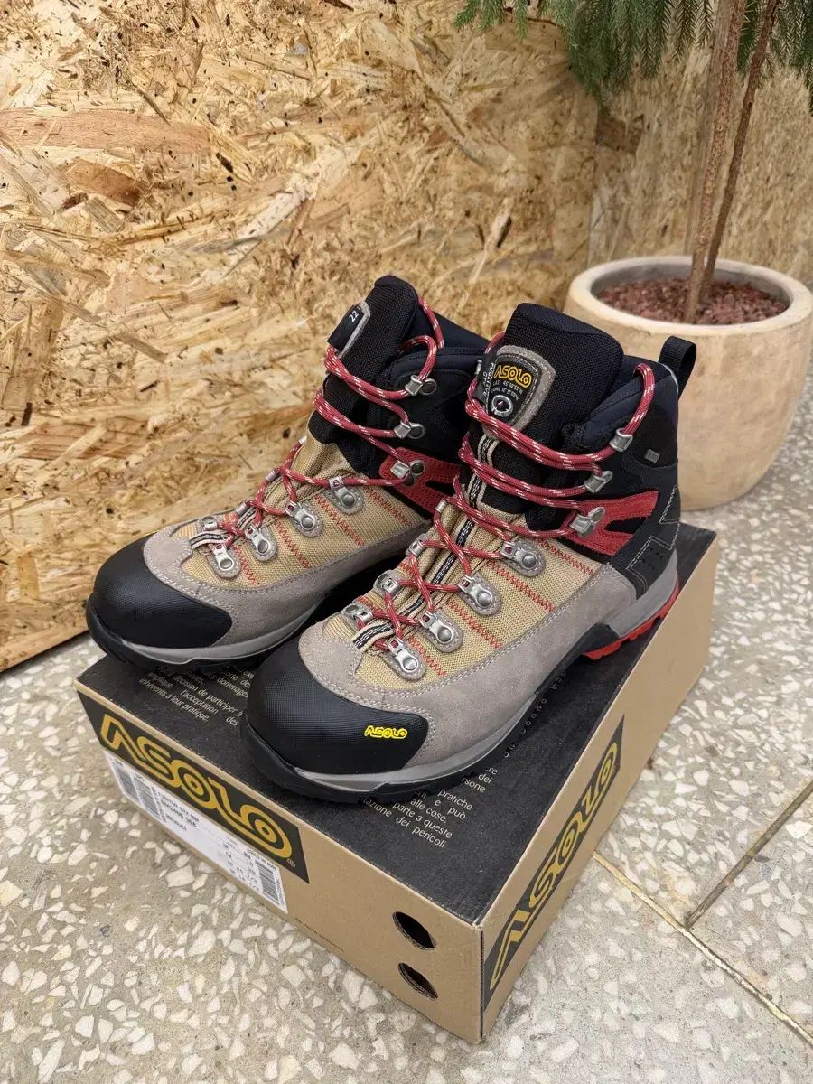 アソロ 퓨지티브 GORE TEX 登山靴