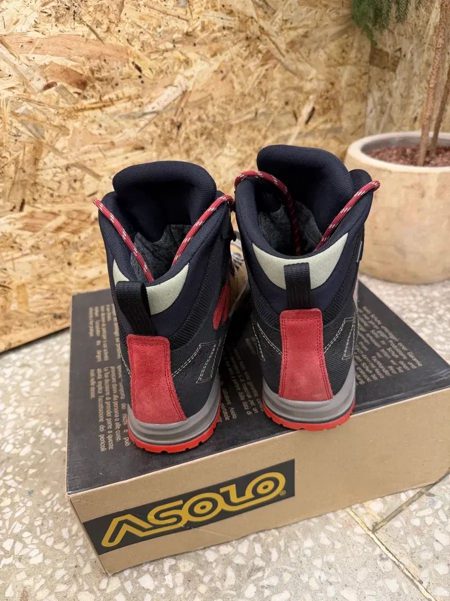 퓨지티브 GORE-TEX