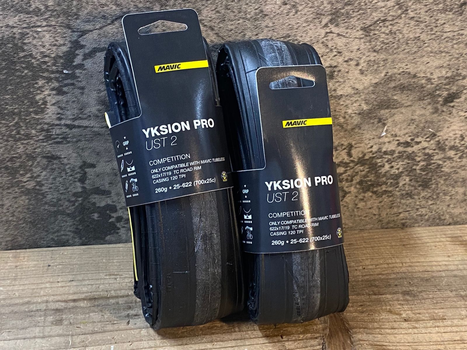 JU891 マビック MAVIC YKSION PRO UST 2 チューブレスレディ タイヤ 黒