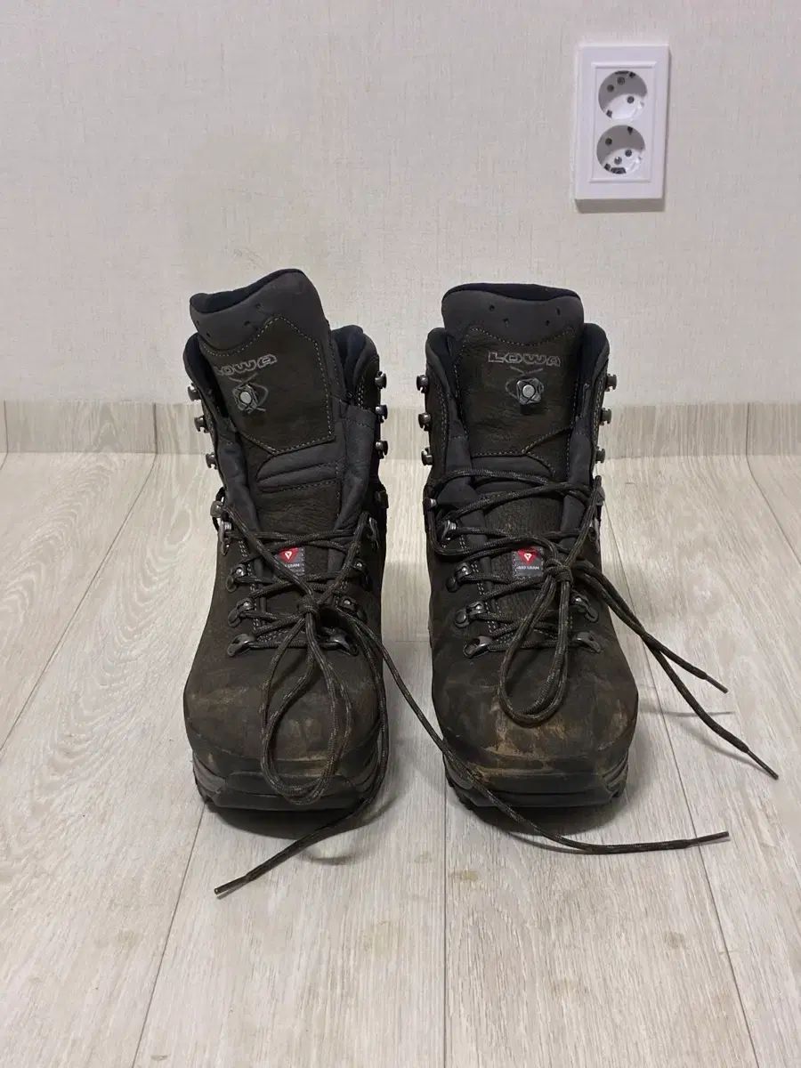 ローバ登山靴 メンズ SUPER WARM GTX サイズ 260