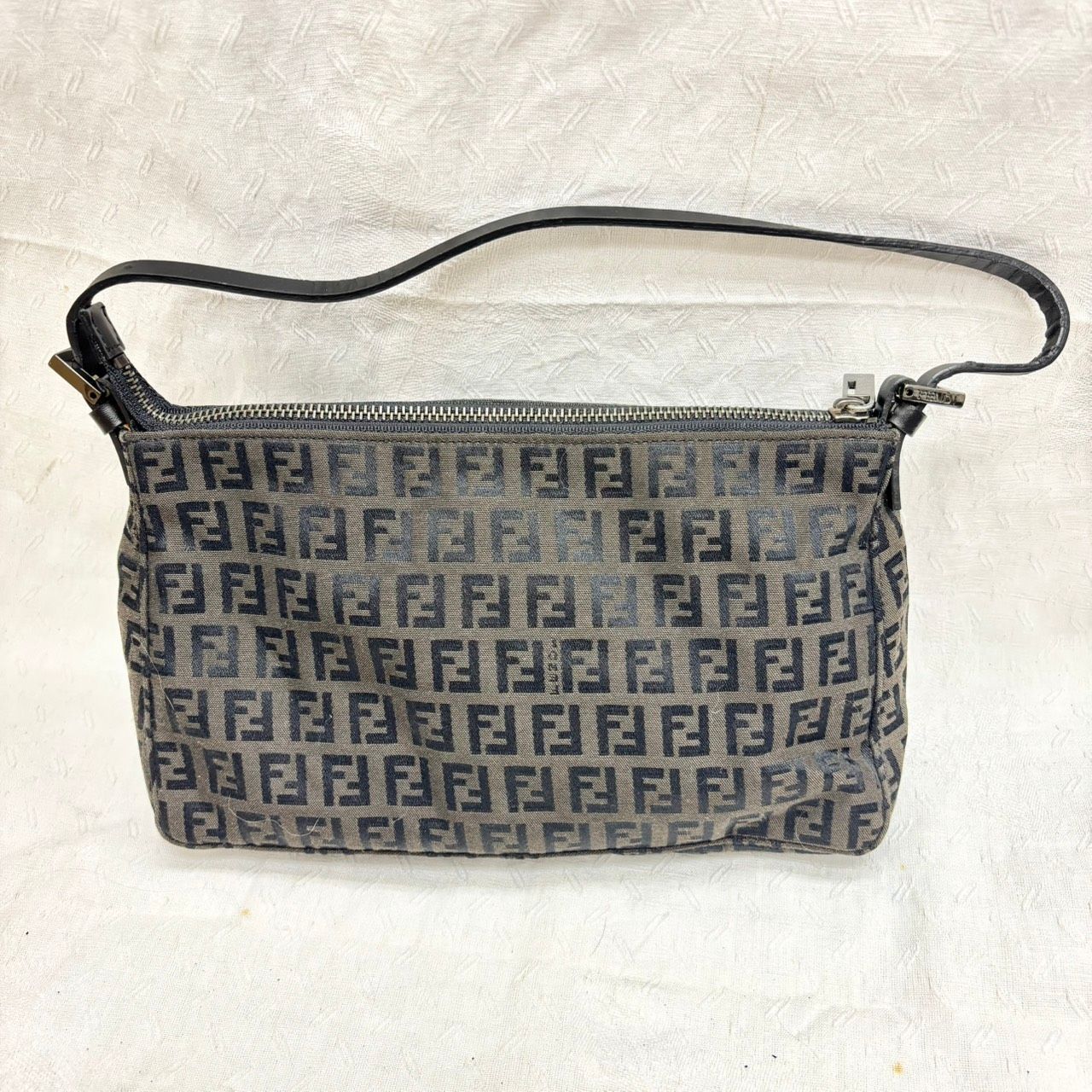 281 FENDI フェンディ ズッカ柄 セミショルダーバッグ レザー