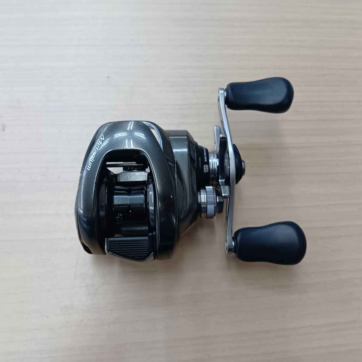 併売 ラインサービス中 シマノ 20メタニウム 右