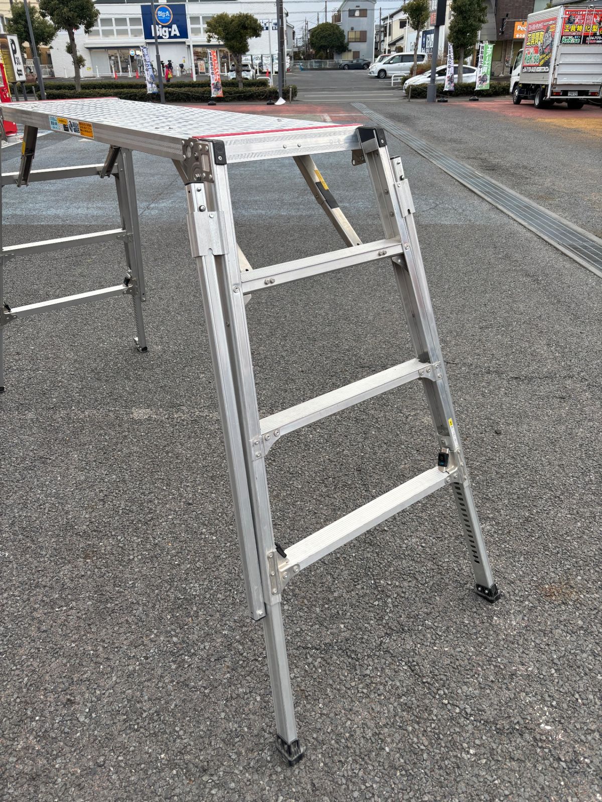 ▲ナカオ 可搬式作業台