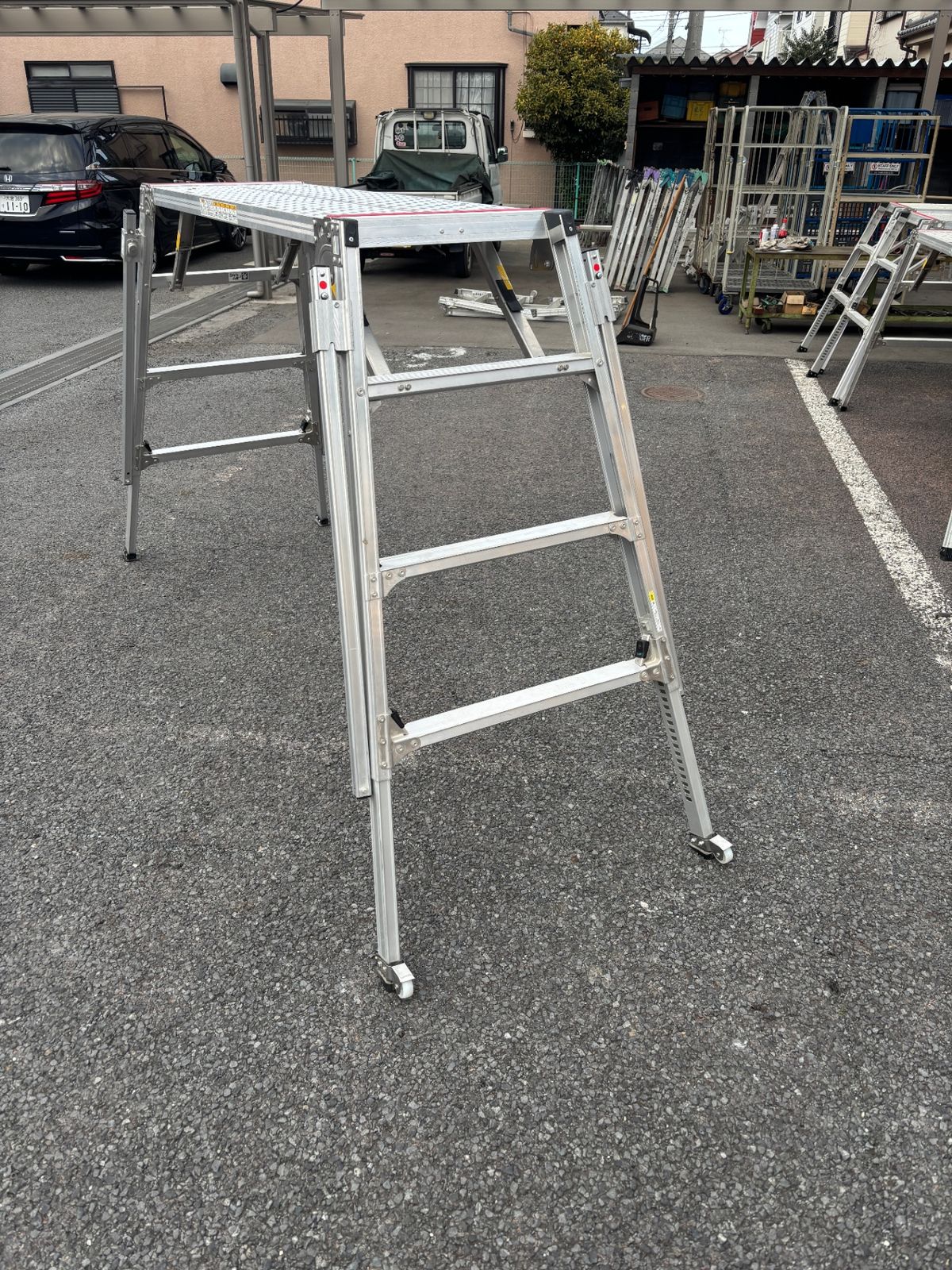 ▲ナカオ 可搬式作業台