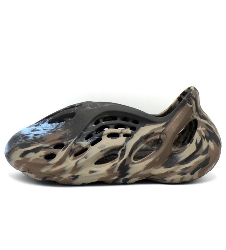 アディダス adidas × カニエウエスト KANYE WEST 【 YEEZY Foam Runner