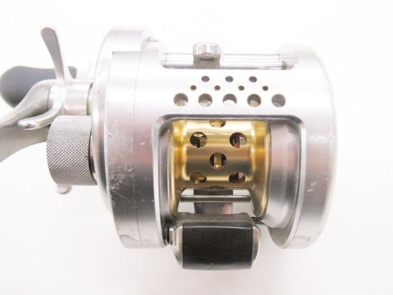  シマノ カルカッタコンクエスト 201 DC 04- ベイトリール(ルアー用) リール