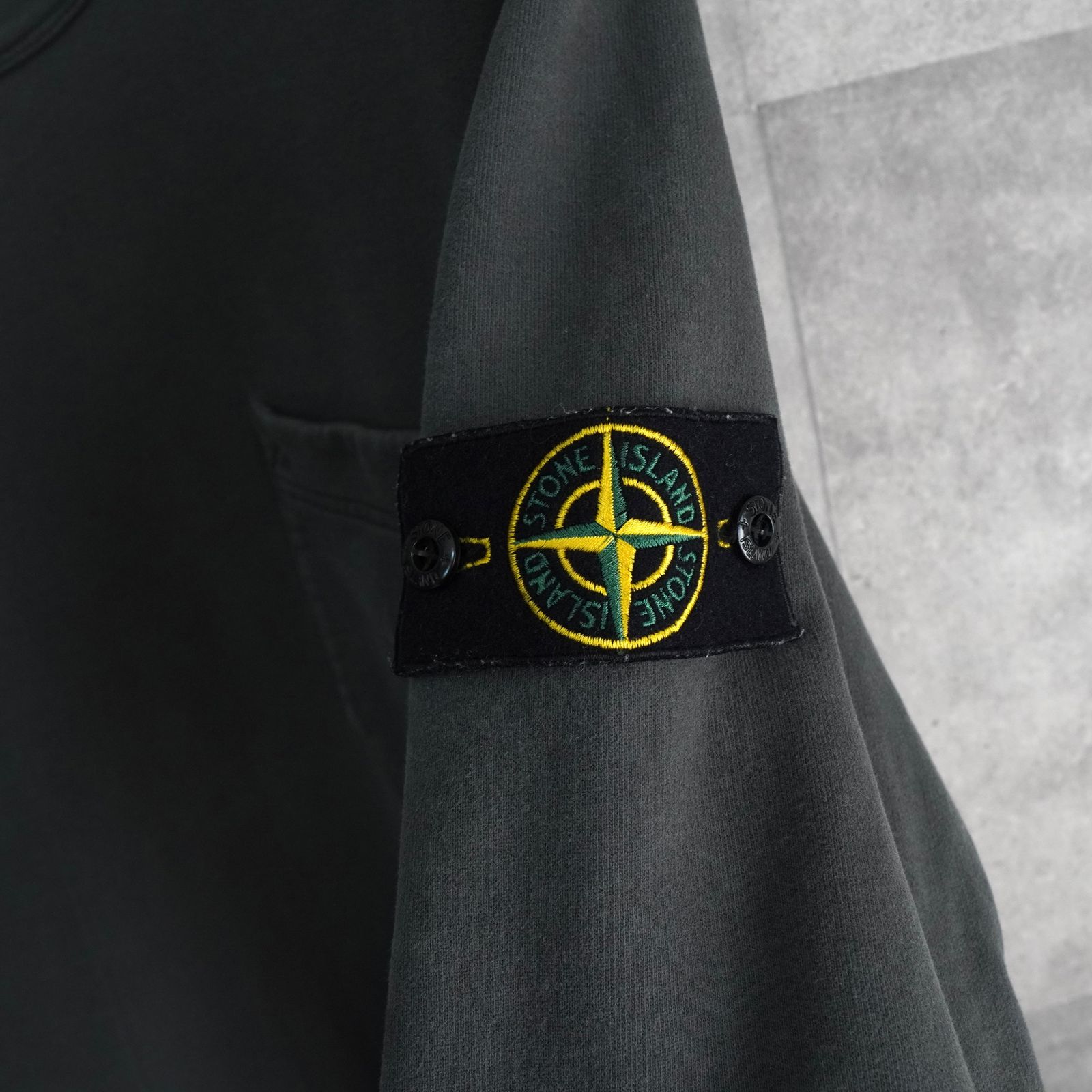 ストーンアイランド コンパスバッジ 胸ポケット ガーメントダイ
