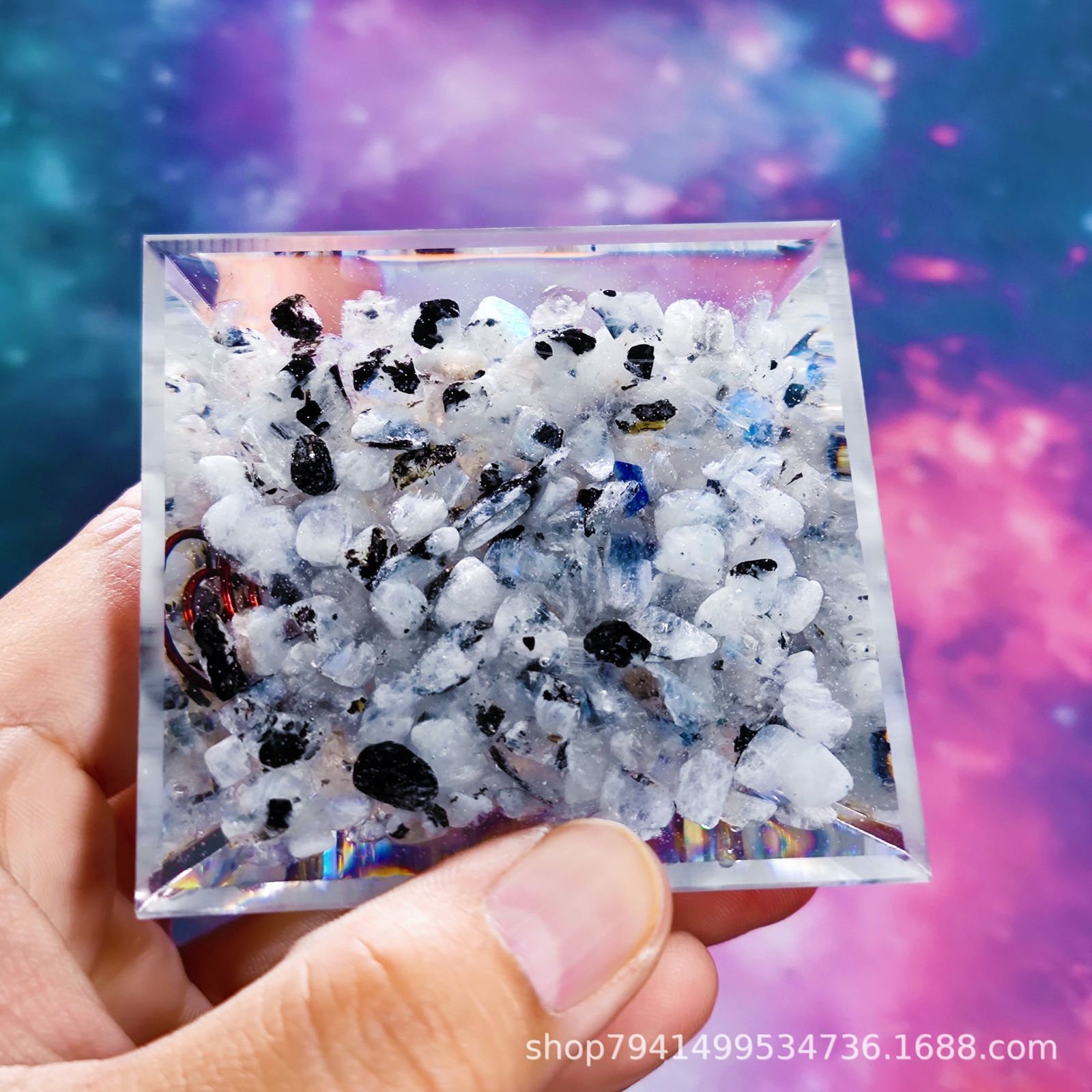 新品未使用 新作ピラミッド製品 同デザイン天然水晶砕石レジン滴