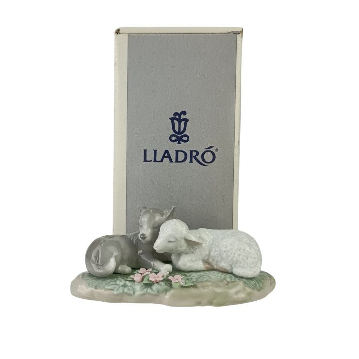 LLADRO リヤドロ 置物 平和の王国（狼と子羊） 6925 マルチカラー
