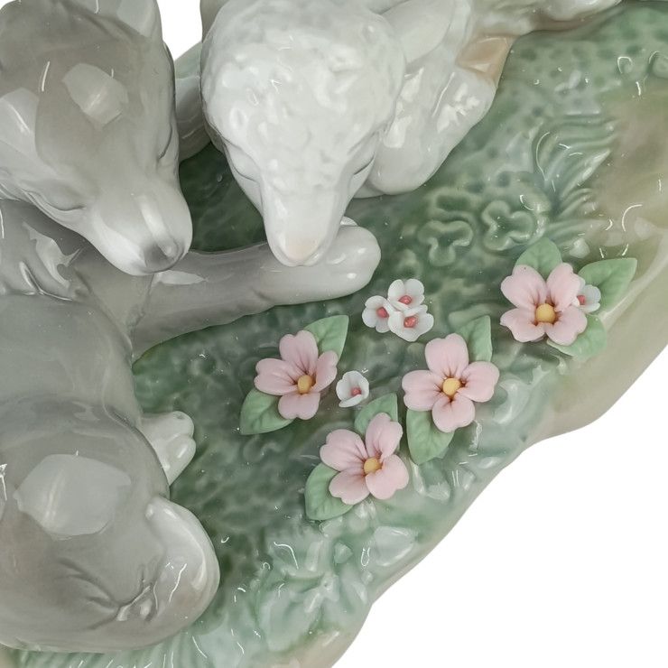 LLADRO リヤドロ 置物 平和の王国（狼と子羊） 6925 マルチカラー