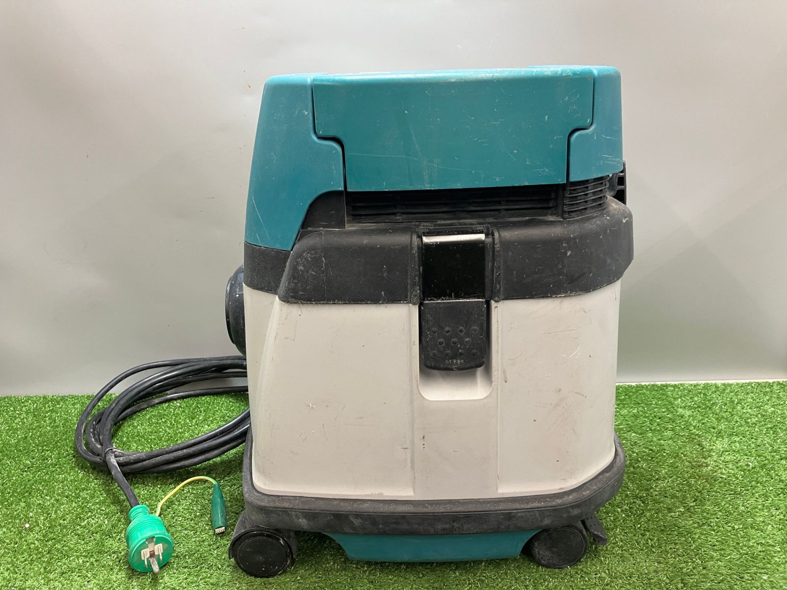 品 0936 makita マキタ 集じん機 粉じん 8 L VC 0830