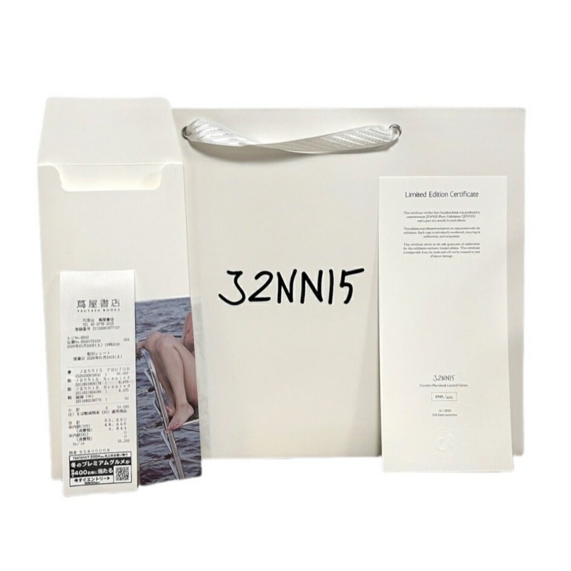 ☆即納【 新品未開封 】世界限定3,000点 JENNIE 写真集 J2NNI5 限定BOX