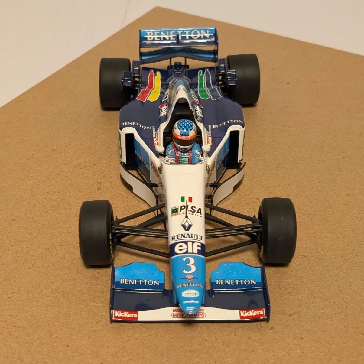 ショーカーファンの方へ1/18ミニチャンプス ベネトン1996年ショーカー