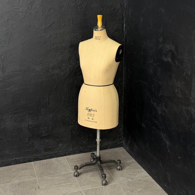 美品！東京キイヤ　ボディトルソー　キャスター付き 【公式通販】 キャスター付き ボディトルソー 美品！東京キイヤ 店舗用品