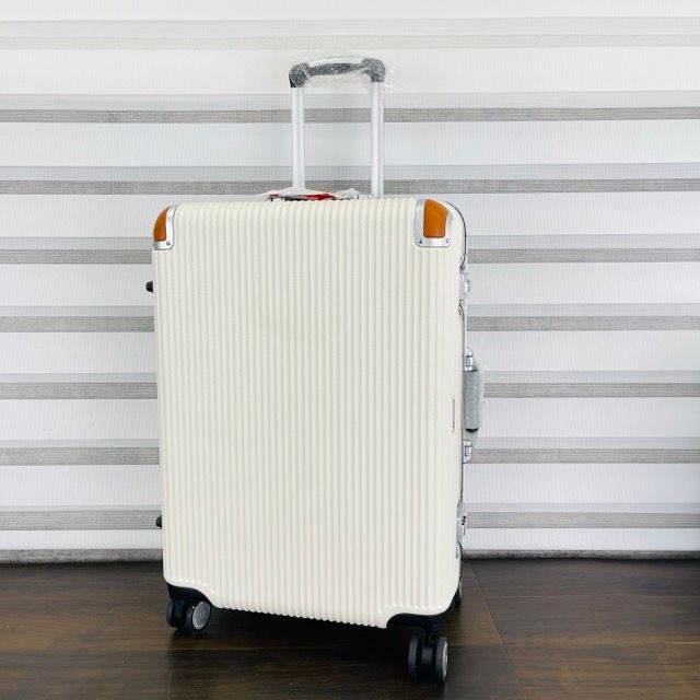 未使用 スイスミリタリー キャリーケース 24インチ 4輪 swissmilitary