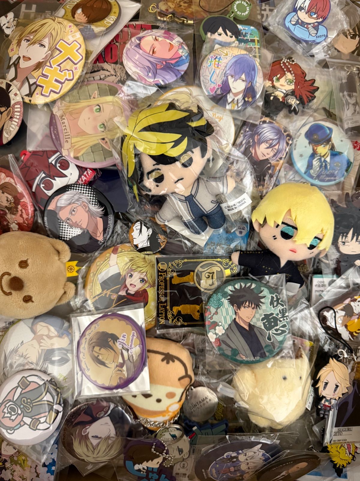 大特価！ アニメグッズ等 缶バッジ キーホルダー クリアファイル