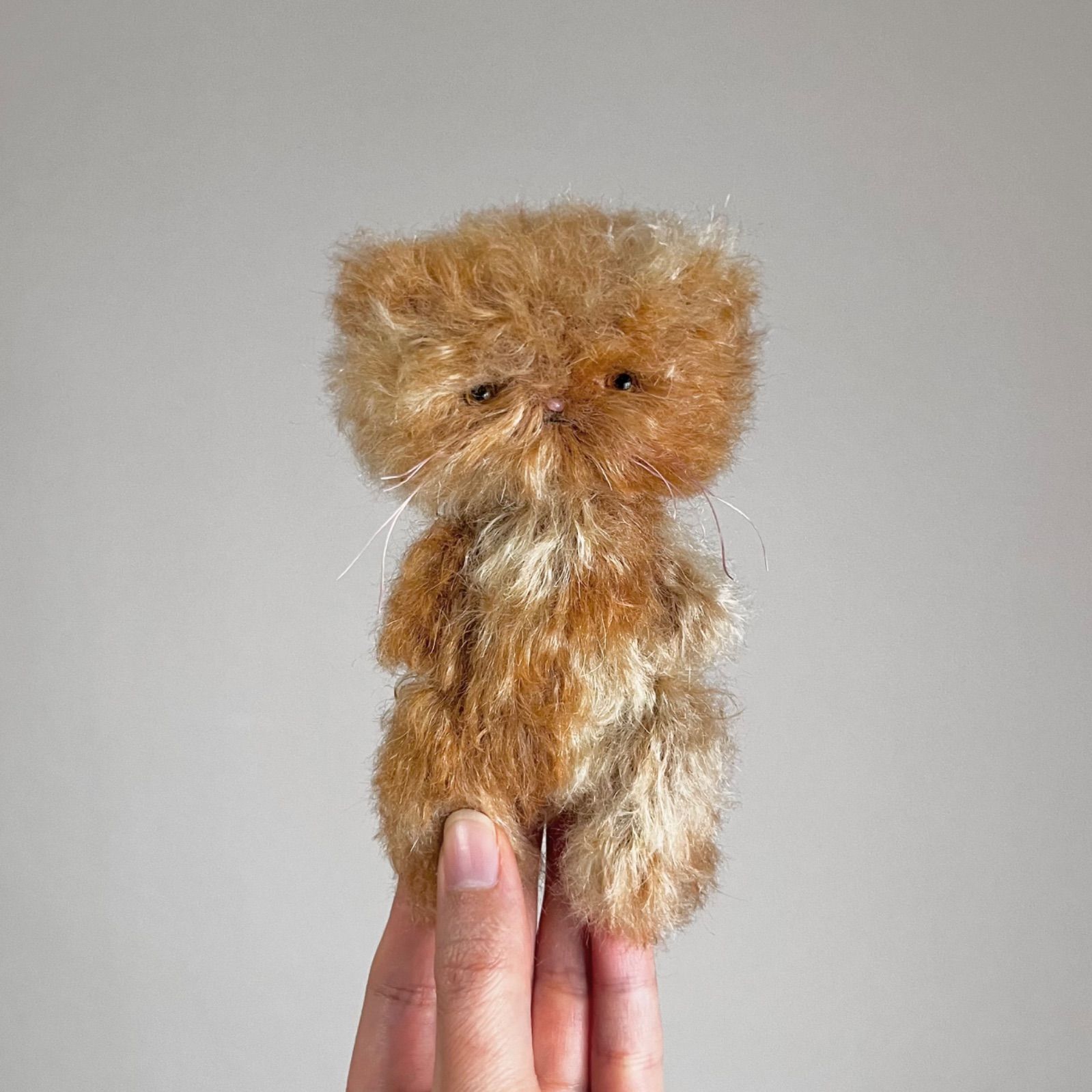 ちゃいろっぽい子 ｝ ぬいぐるみ 作家 ねこ テディベア ハンドメイド