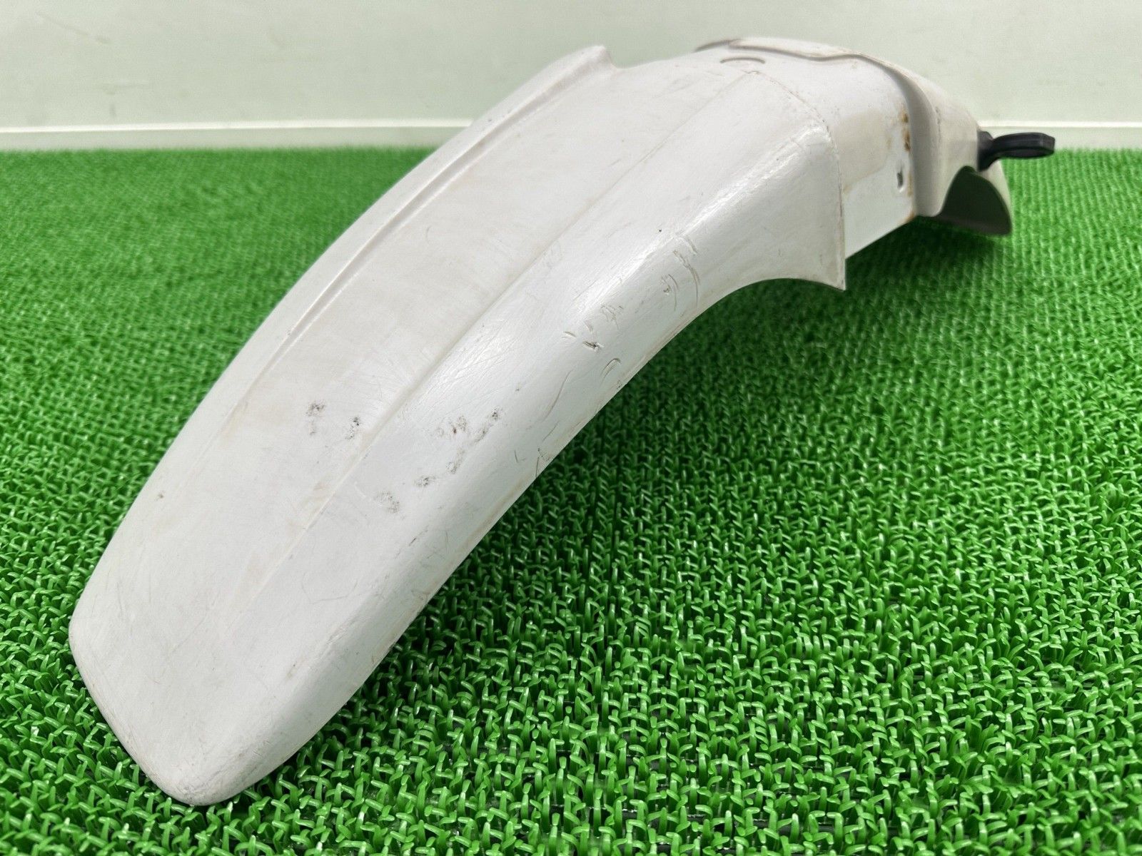 TW200 TW225 フロントフェンダー グレー ヤマハ 純正  DG07J DG09J ペイント素材に 割れ欠け無し 人気のノーマルフェンダー uU