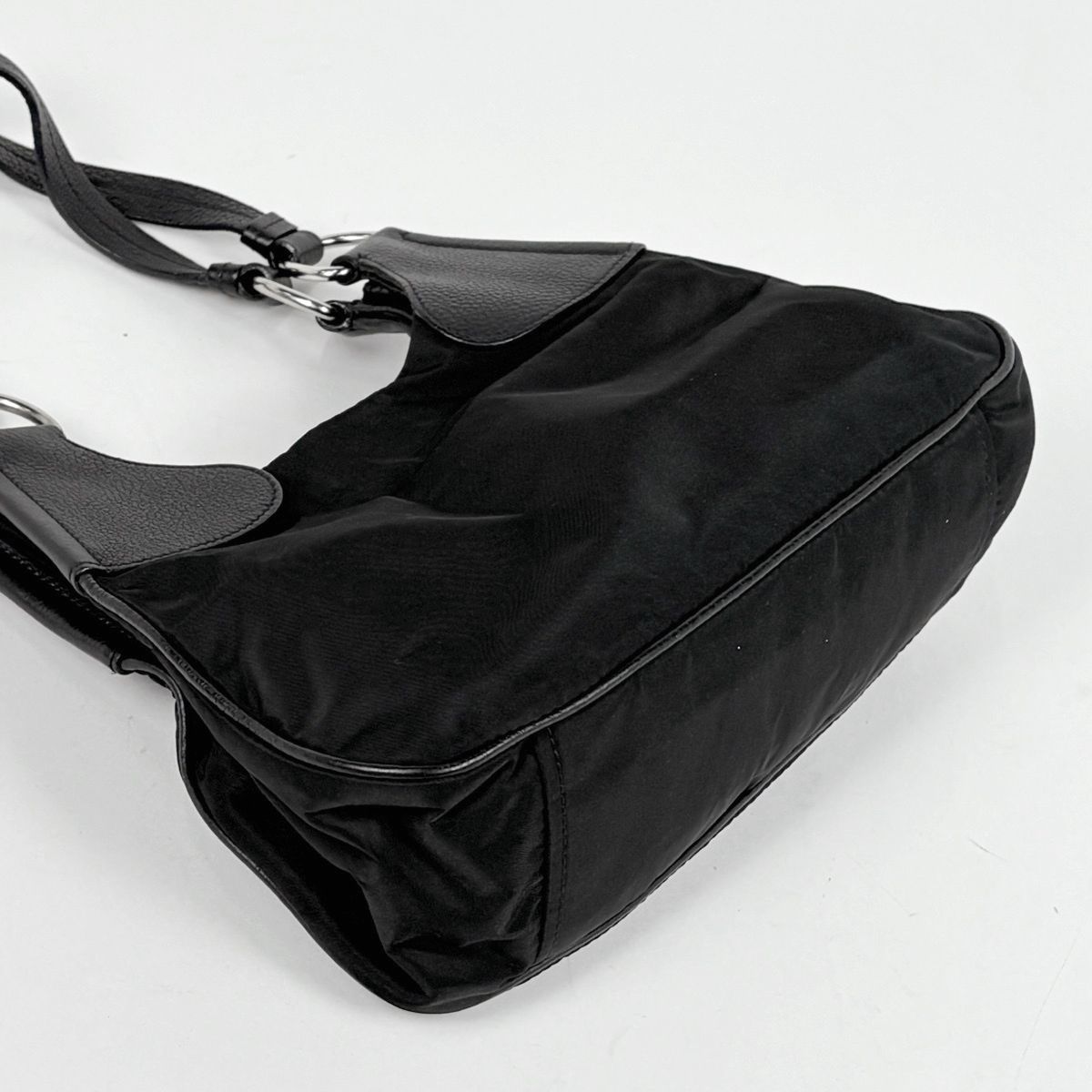 プラダ PRADA ロゴプレート ショルダーバッグ 肩掛け ハンドバッグ