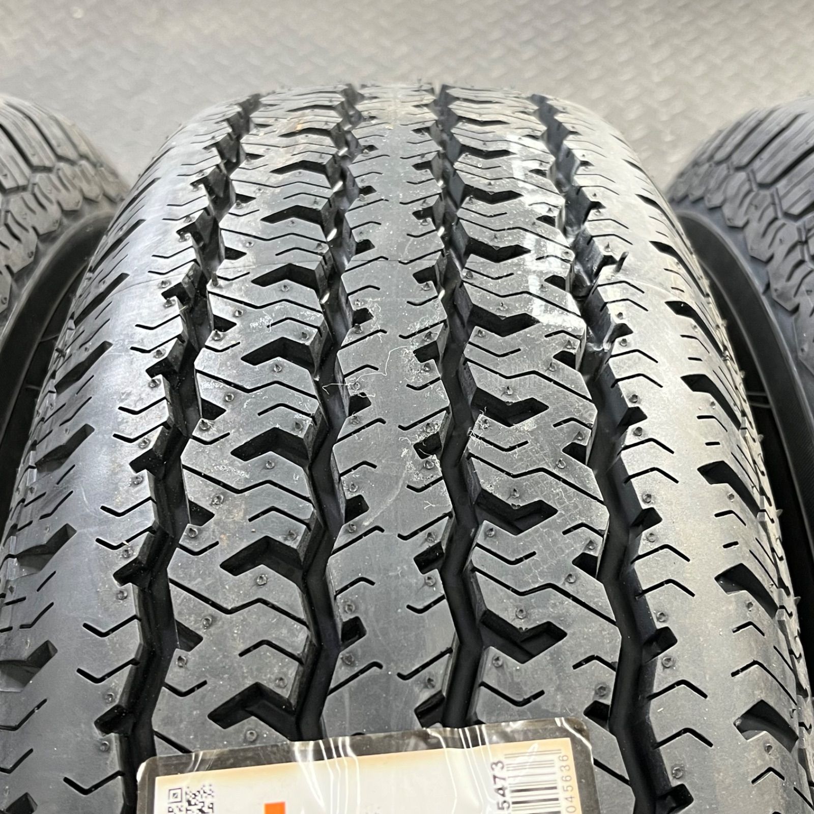25年製 新品タイヤ 195/80R15C 108/106S ヨコハマ Y360 日産 
