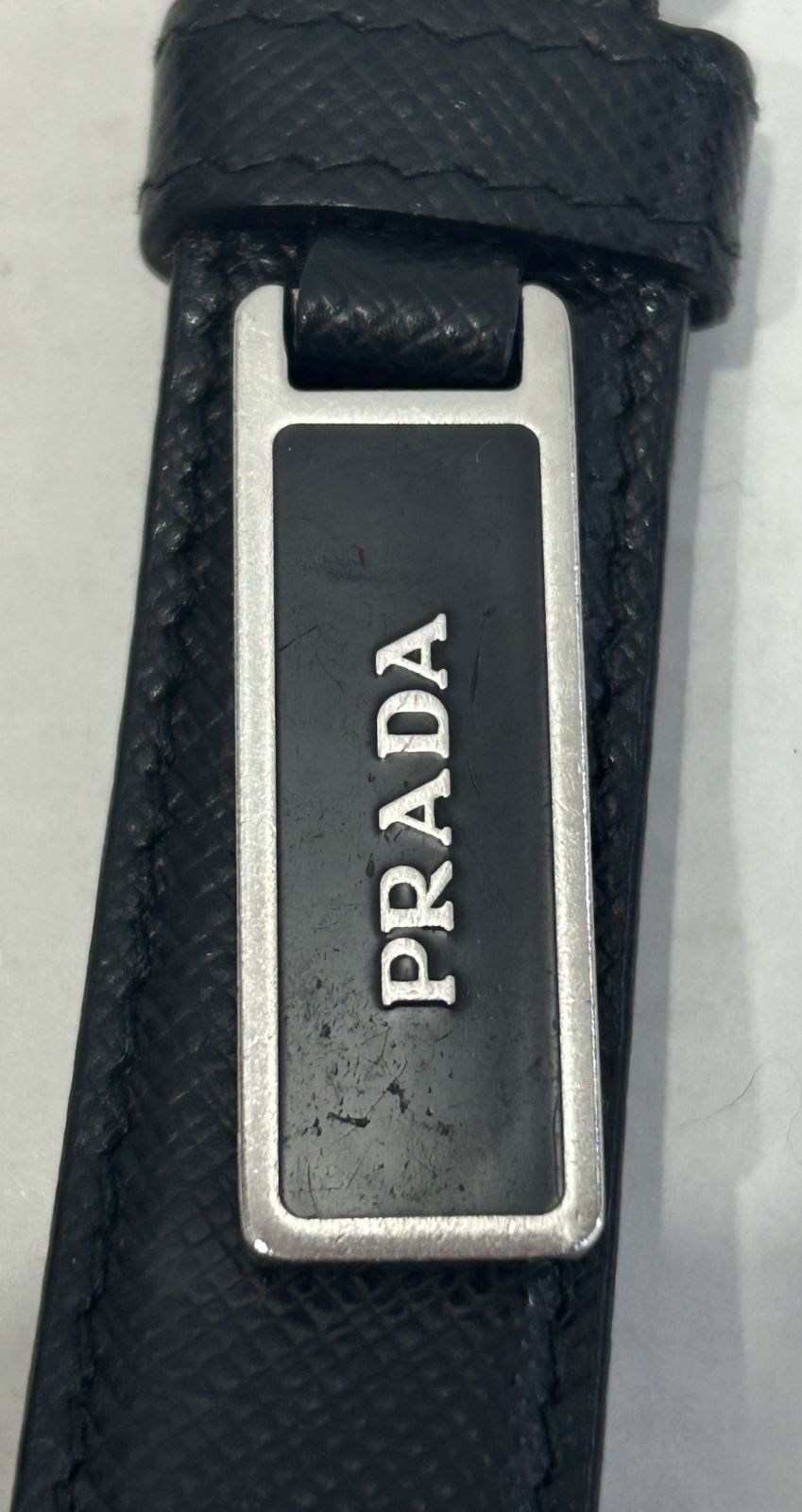 中古 PRADA サフィアーノレザー キーリング 箱付  プラダ 小物 ストラップ アクセ 【T1668-001】 284