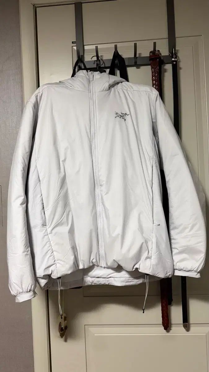 アークテリクス アトム SV フーディー ソリチュード L