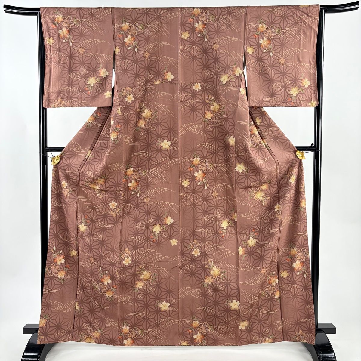 美品】 小紋 身丈166cm 裄丈65.5cm M 袷 桜 麻の葉 金彩 ぼかし 茶色