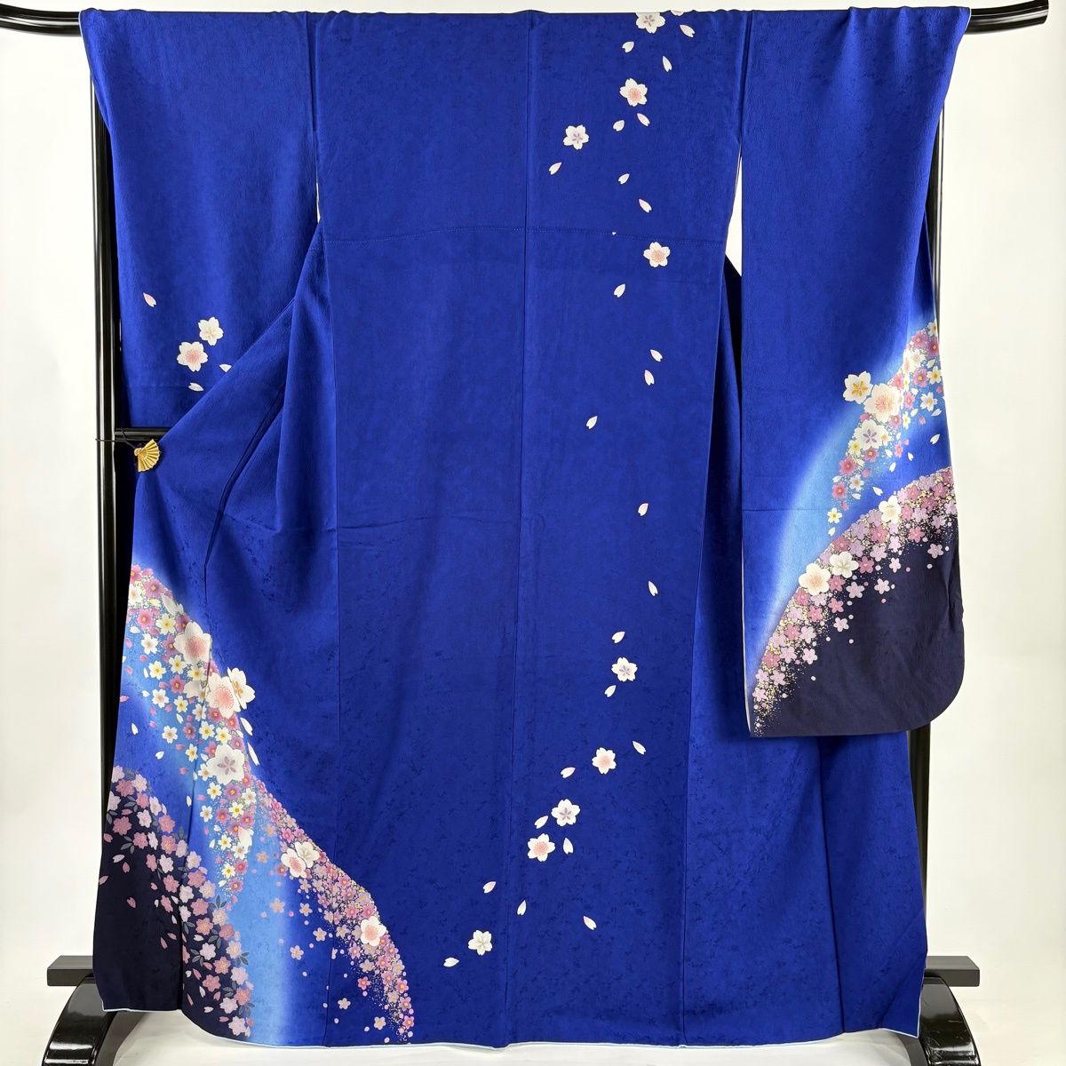 美品】 振袖 身丈167cm 裄丈70cm L 袷 桜 桜の花びら 金糸 金彩 青