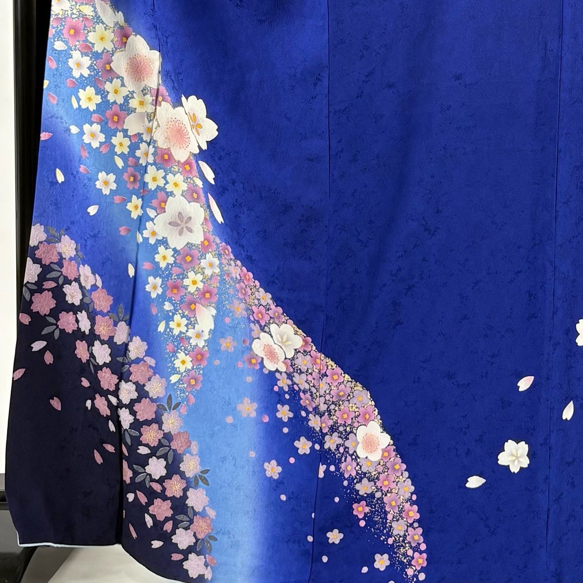 美品】 振袖 身丈167cm 裄丈70cm L 袷 桜 桜の花びら 金糸 金彩 青