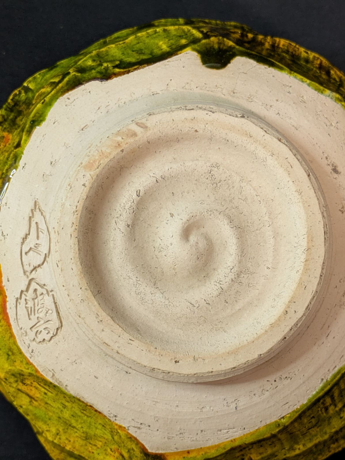 砥部焼 友澤波六作 錦手抽象彩色茶碗 共箱付属 手捻り造形 高さ7.3cm