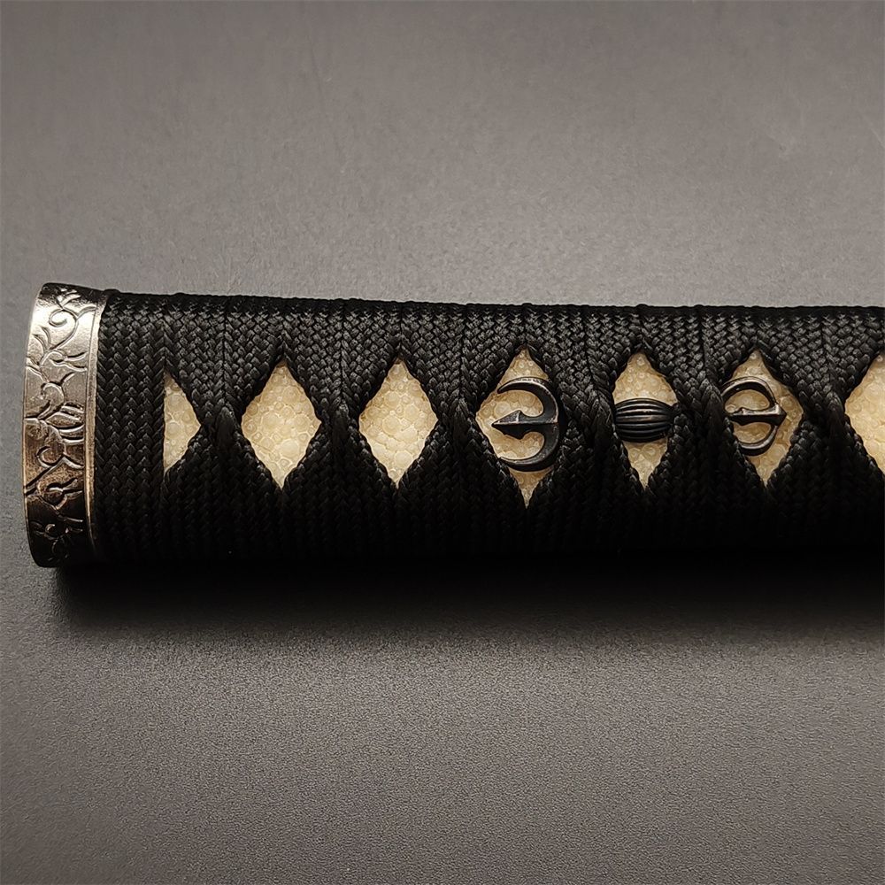 日本刀柄 唐草縁頭 三鈷杵目貫 mbz19 日本刀装具 新品 全長約26CM 本鮫