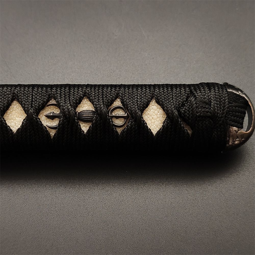 日本刀柄 唐草縁頭 三鈷杵目貫 mbz19 日本刀装具 新品 全長約26CM 本鮫