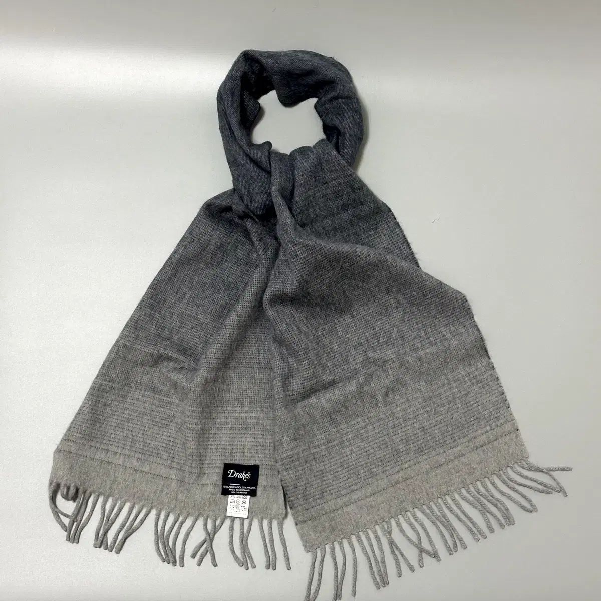 Drakes ドレイクス ネイビー＆グレー グラデーション マフラー - メルカリ