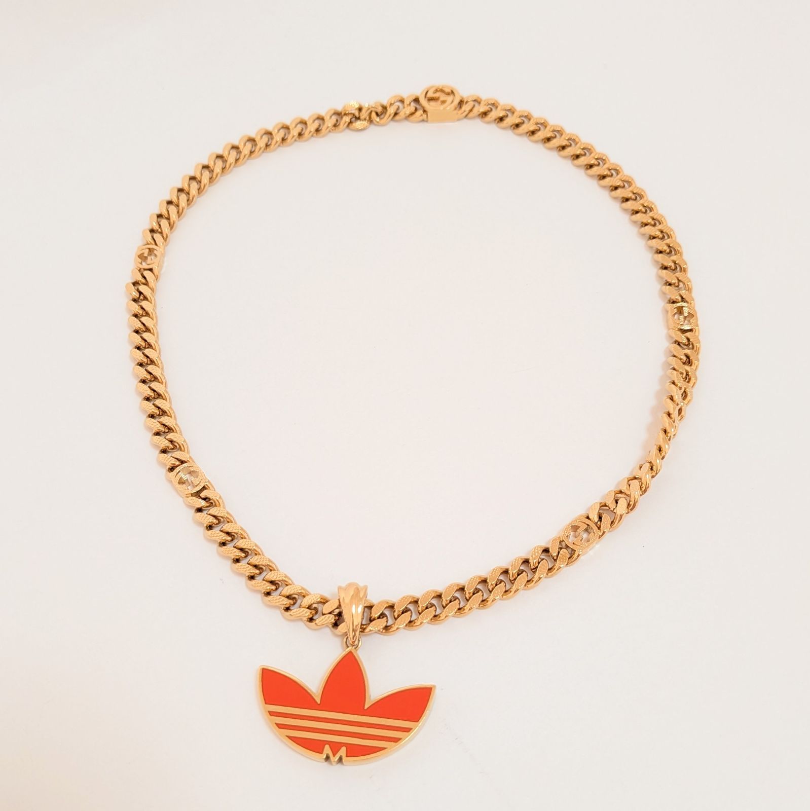 GUCCI adidas コラボ ネックレス オレンジ トレフォイル チェーン 